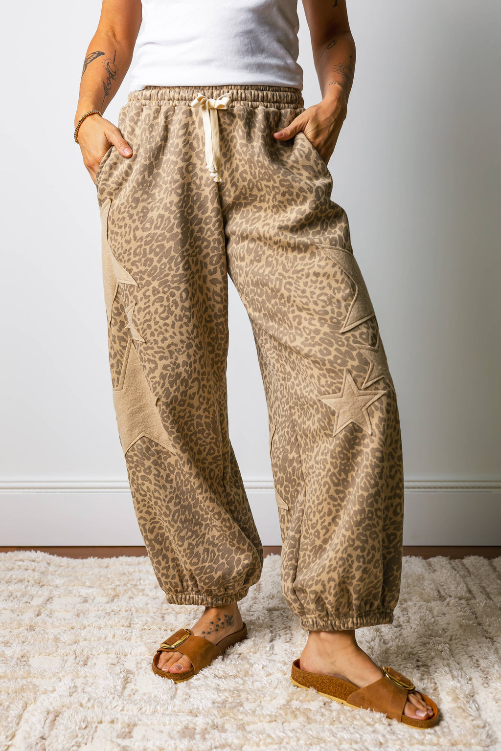 Western Leopard Star Patched Drawstring Jogger Pants: Khaki-Shorts / XL