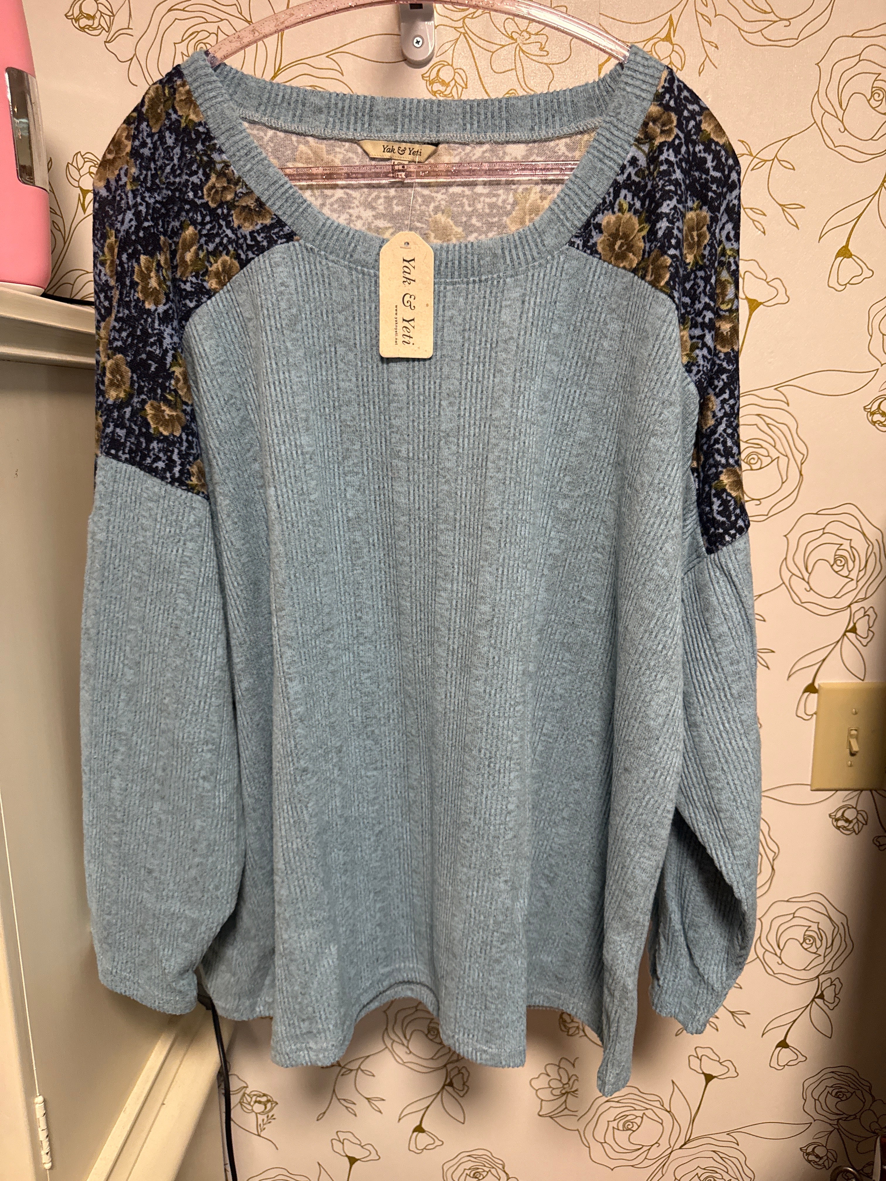Yak & Yeti oversized Blue Flower Shirt