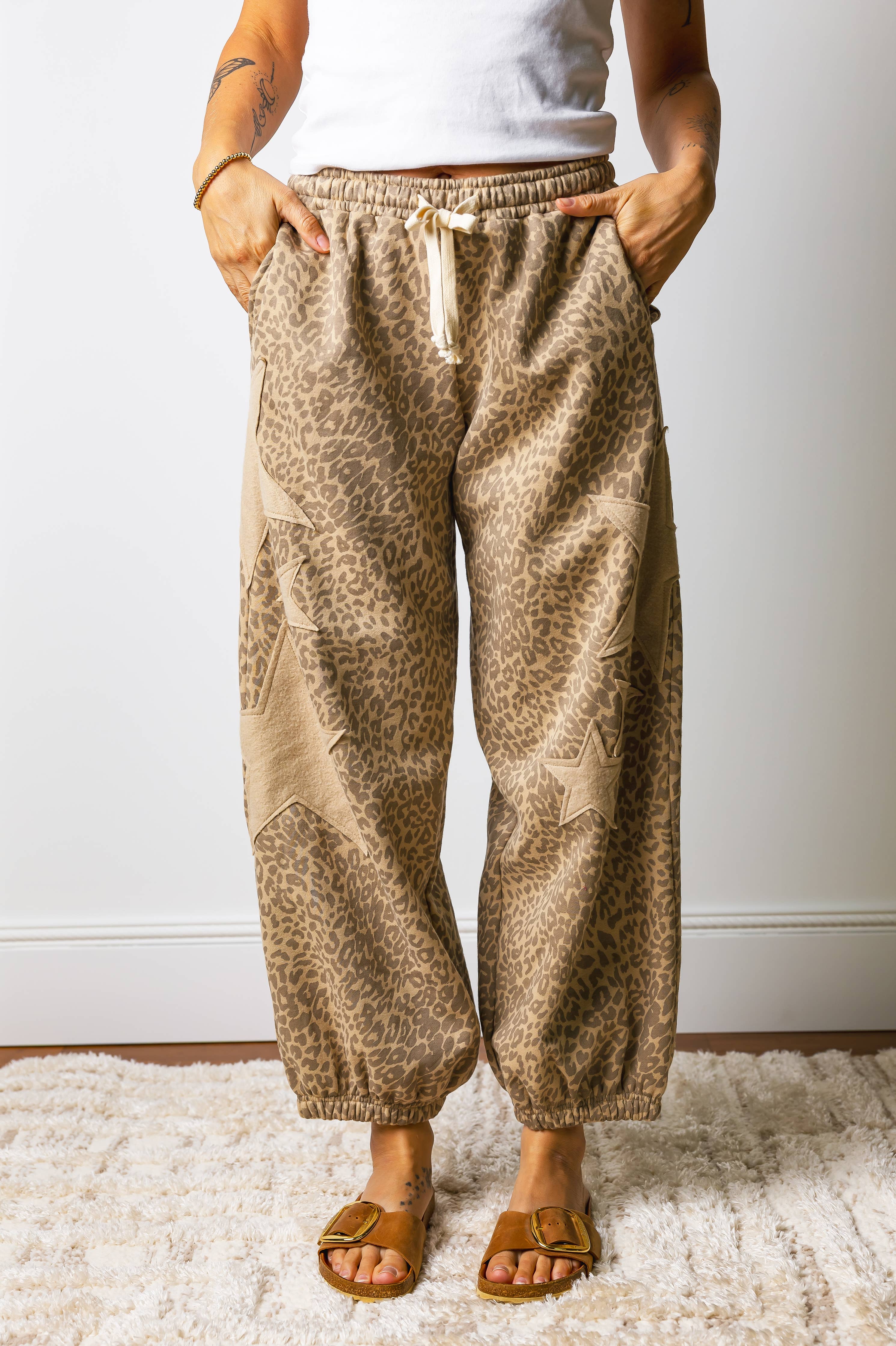Western Leopard Star Patched Drawstring Jogger Pants: Khaki-Shorts / XL
